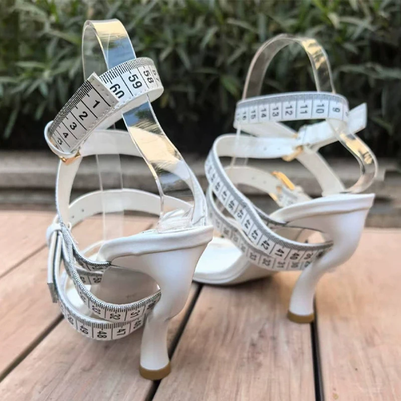 Sandales à talons en forme de  - Tape Measure avis et prix